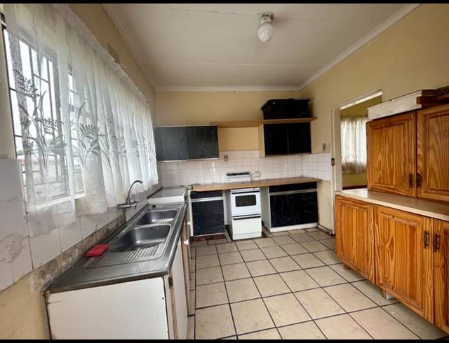 5 BEDROOM HOUSE FOR SALE IN VANDERBIJLPARK CW 3